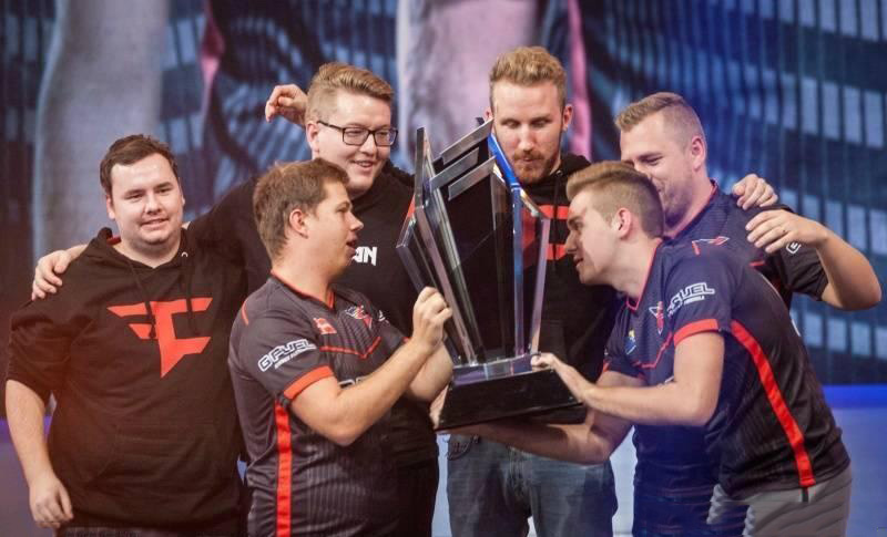 KPL已进入火拼阶段，一场比赛两家欢喜一家愁