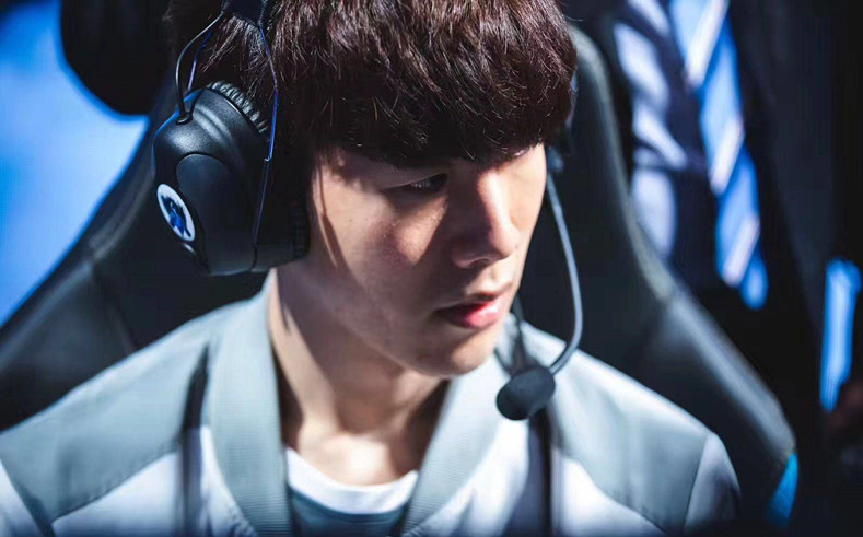 BLG赛后群访 Yagao谈交手Xiaohu：压力很大，一头汗