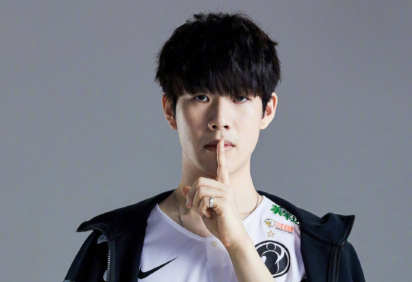 LGD Gaming 正式发布了玩家祝福视频：蛇年已经到来， Dragon 和 Phoenix 是吉祥的。
