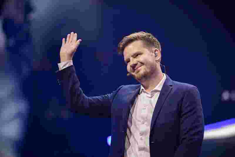 这必须是标志性的加里奥！ faker + Oner 成功覆盖了下路， T1 在没有任何危险的情况下赢得了第一场比赛